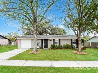 907 Briarcliff Dr, Valrico, FL 33594