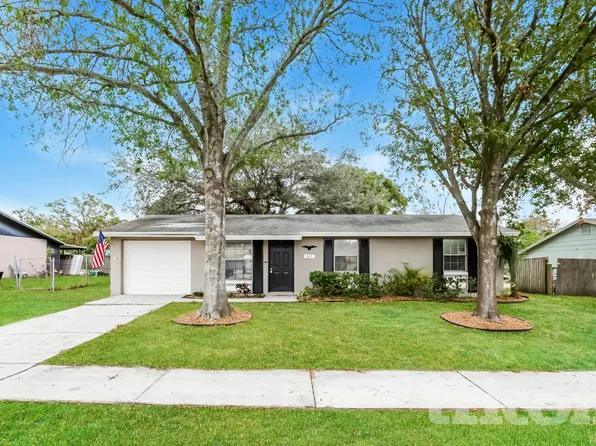 907 Briarcliff Dr, Valrico, FL 33594