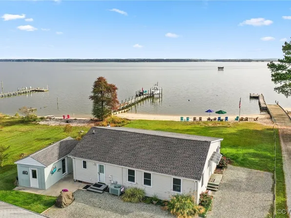 243 Rappahannock Dr, Dunnsville, VA 22454