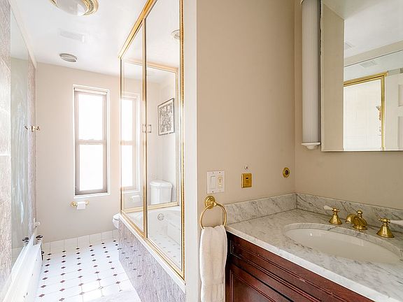 5th image of 205 W 57th St APT 11CD