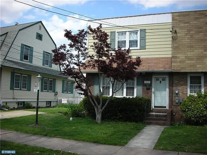 213 Monroe St photo 1
