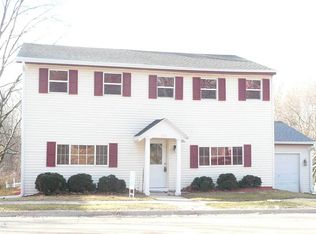 230 N Mill St, Freeport, IL 61032