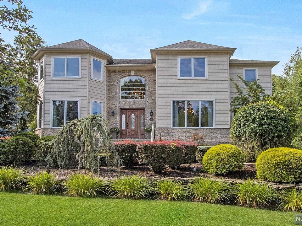 1st image of 83 Linden Ave