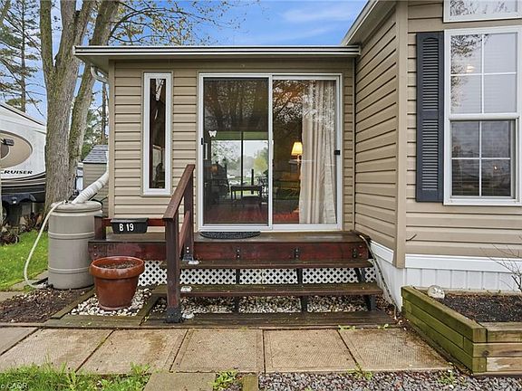 3rd image of 2490 Governors Rd S #B-19