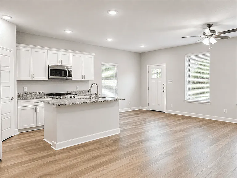 7158 Magnolia Crk #101 — Photo 3