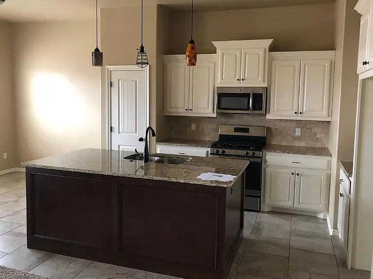 720 SW 149th Pl — Photo 4