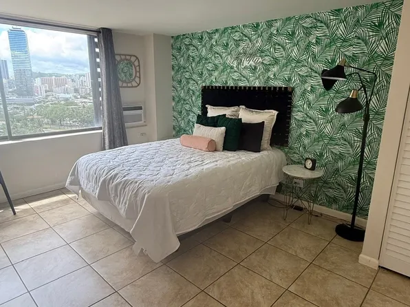 444 Niu St APT 1415, Honolulu, HI 96815