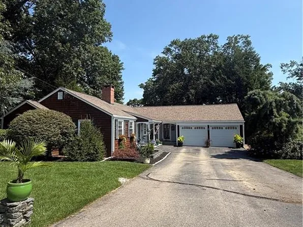 40 Meredith Dr, Cranston, RI 02920