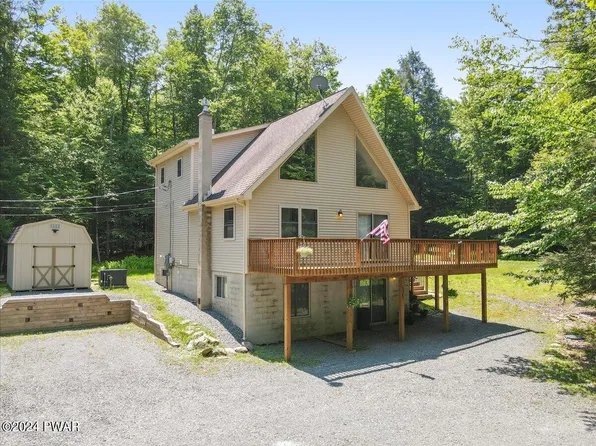 135 Wallenpaupack Dr, Greentown, PA 18426