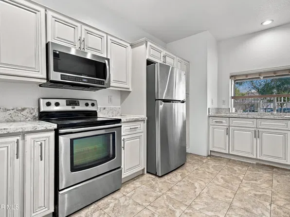 688 Indian Oak Ln Unit 107, Oak Park, CA 91377