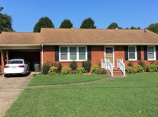 203 Edgewood Dr, Smithfield, VA 23430