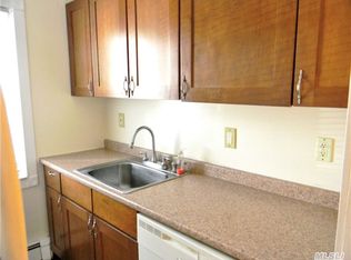 85 Cardinal Ln APT 1B, Islip, NY 11751