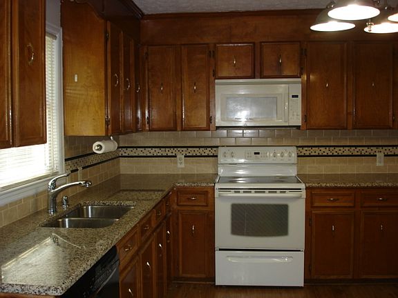 3rd image of 5329 Hickory Hill Dr