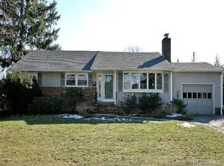 14 Stillman Rd, Glen Cove, NY 11542