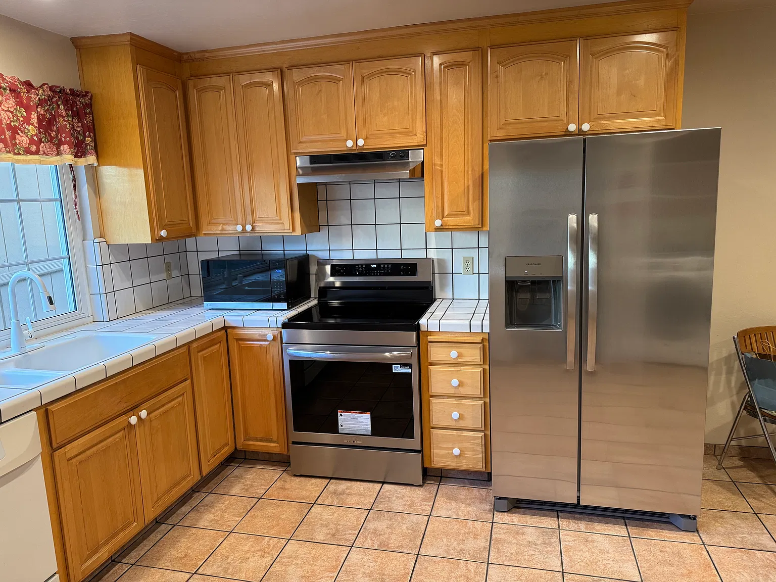 3 bed, 2.5 bath, 1670 sqft, $4,800 — Photo 2