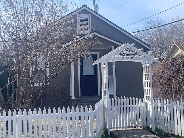 1st image of 1220 Hood St
