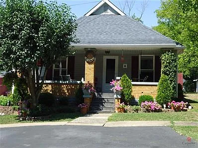 813 27th St photo 1