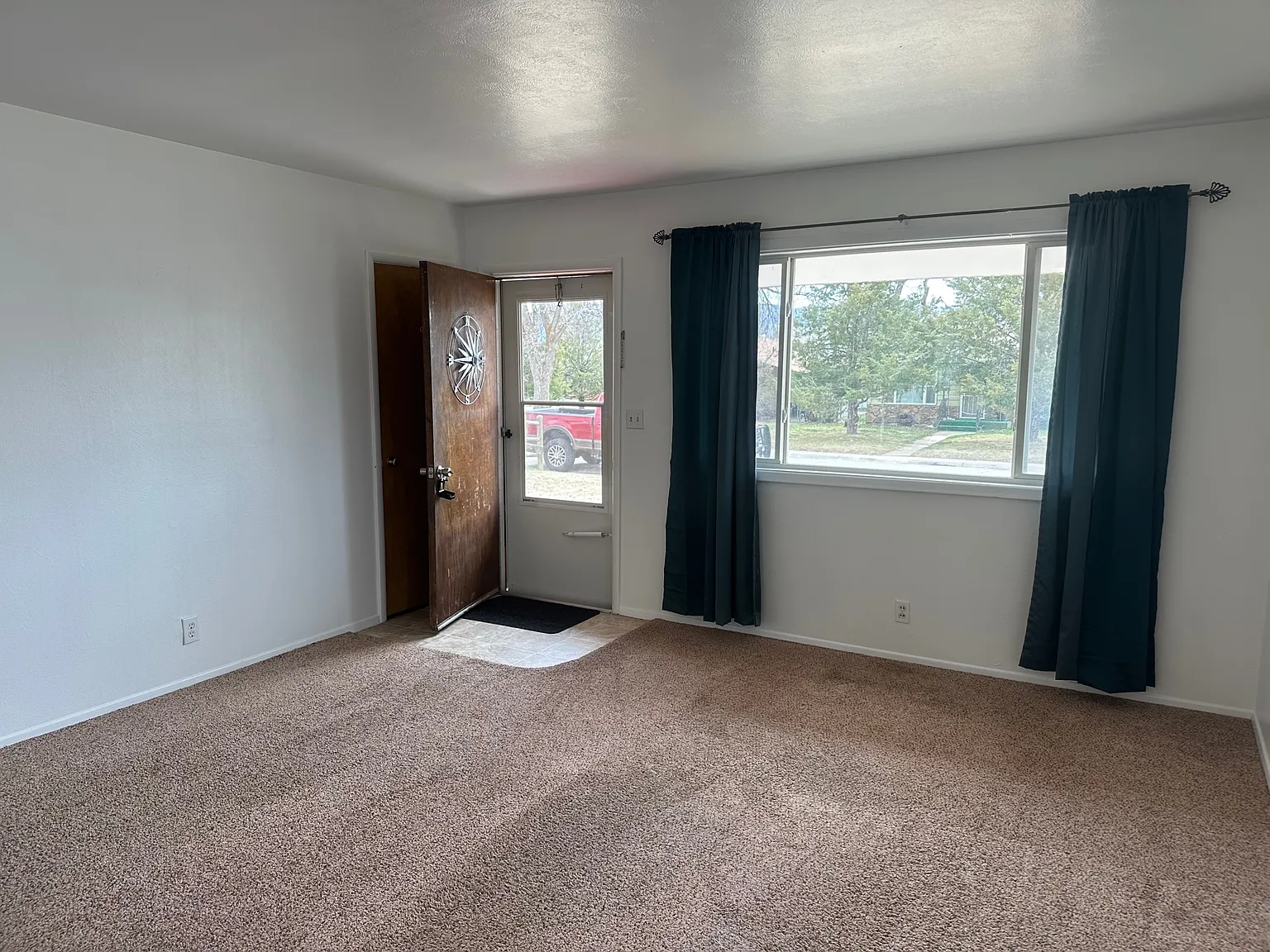 634 E 3rd St — Photo 3