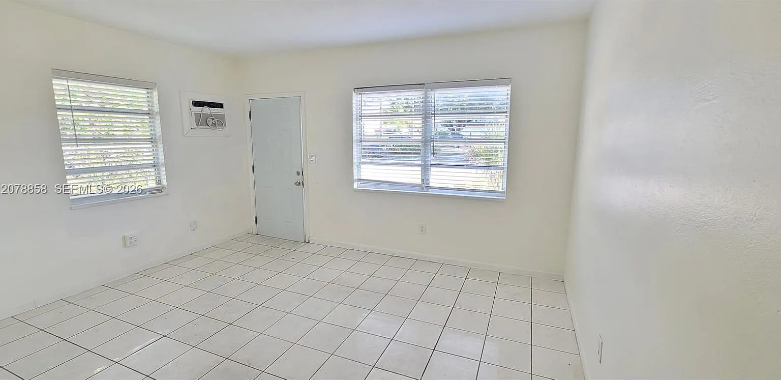Oleta Terr N Miami Beach — Photo 3