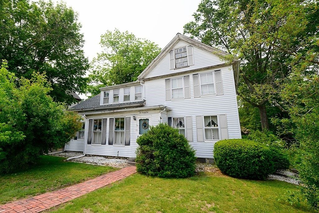 172 Main St, Medway, MA 02053 Zillow