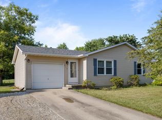 2115 Robin Rd, Mahomet, IL 61853