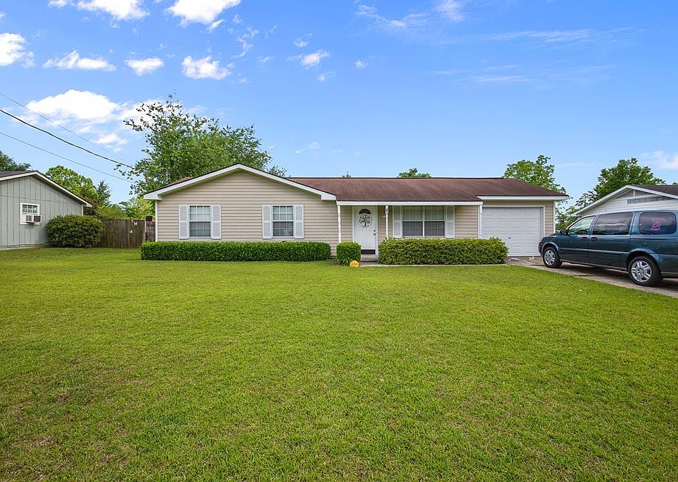 1st image of 229 Dahlia Dr
