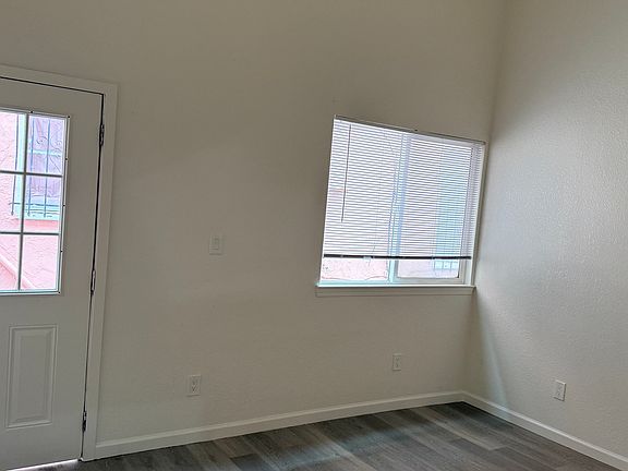 3rd image of 1159 32nd St