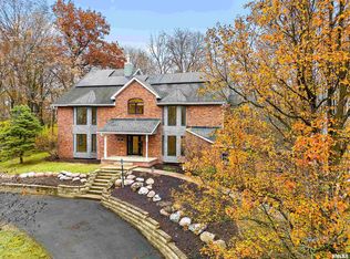 2211 Sheridan Rd, Pekin, IL 61554