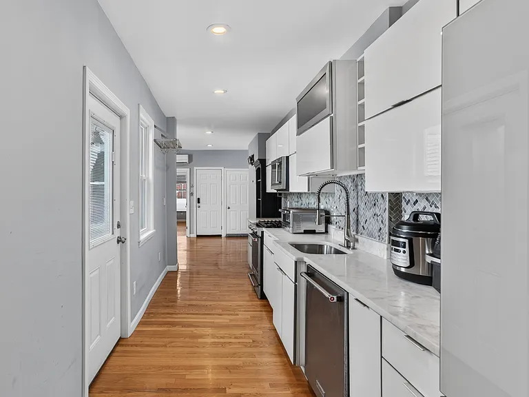 353 Sumner St #1A — Photo 6