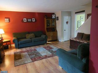 402 Krewson Ter, Willow Grove, PA 19090