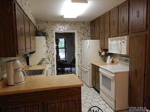 4th image of 1301 Gotham Ct W