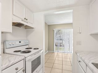 University Townhomes 1, 2 & 3 Bedroom Homes in a Vibrant Community, Jacksonville, FL 32277