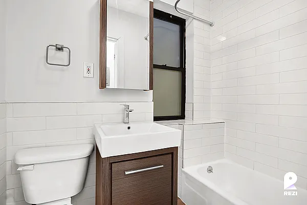 Rented by REZI | media 23