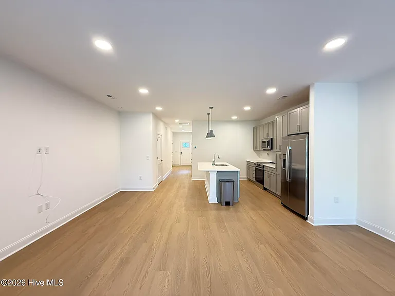 355 James St — Photo 8