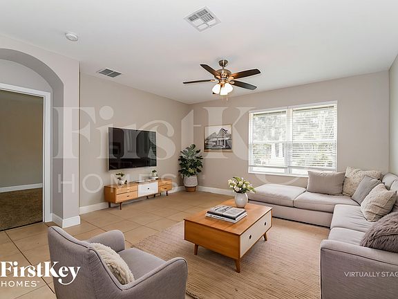 4th image of 631 SW 27th Ter