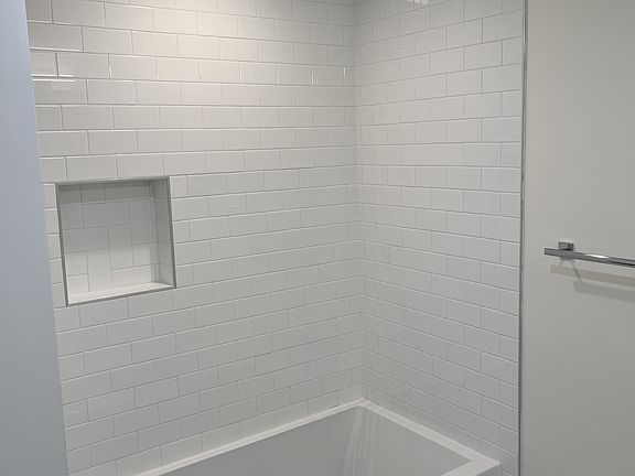 4th image of 3001 N Southport Ave #304