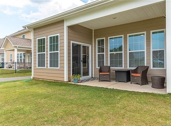 3rd image of 107 Canada Dr