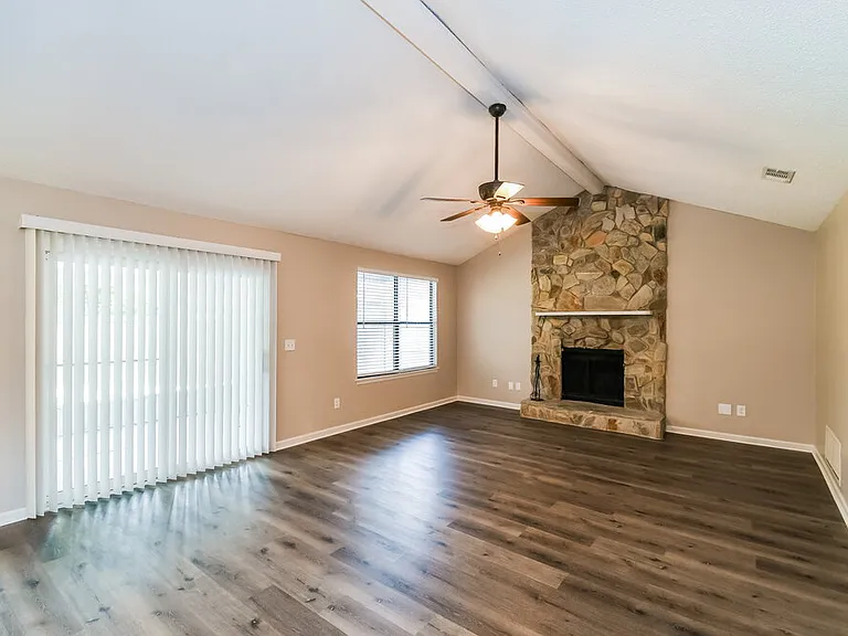 3303 Hampstead Dr — Photo 3