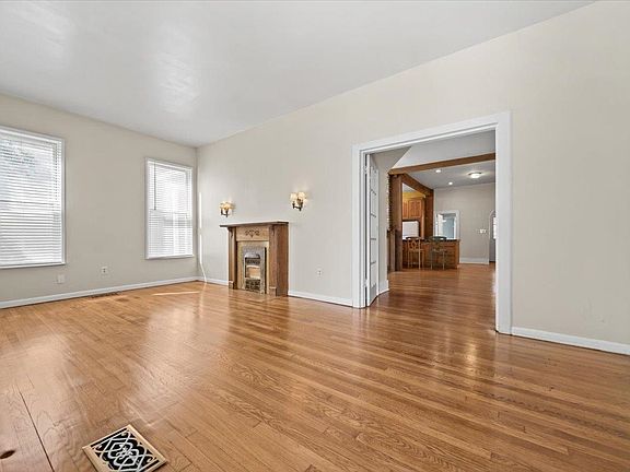 4th image of 31 S Cox St