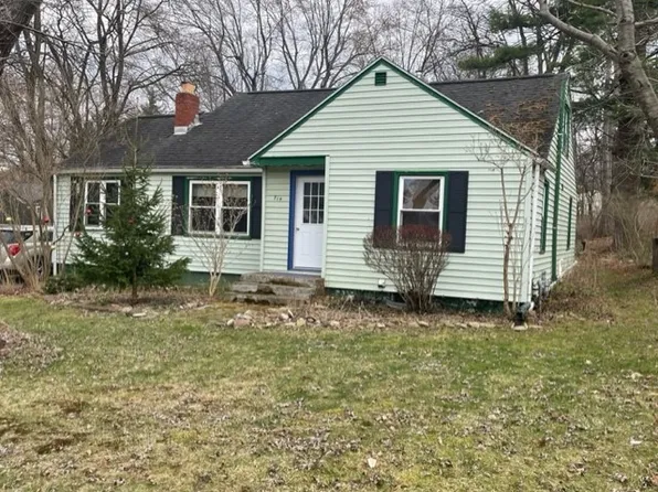 714 Colonial Dr, Newark, NY 14513