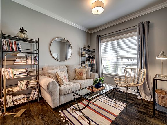 4th image of 615 Bourbon Ct