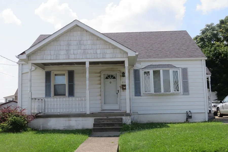 230 Emerson Ave photo 1