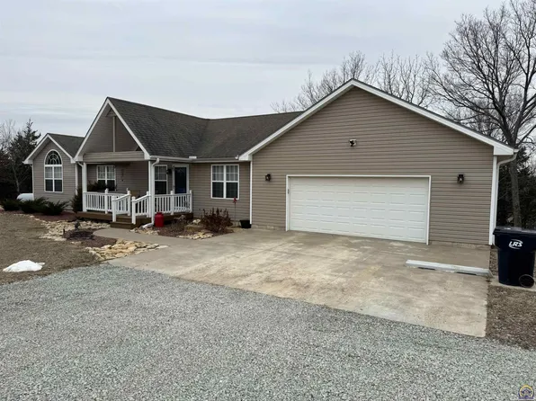 7453 Lakeview Rd, Meriden, KS 66512