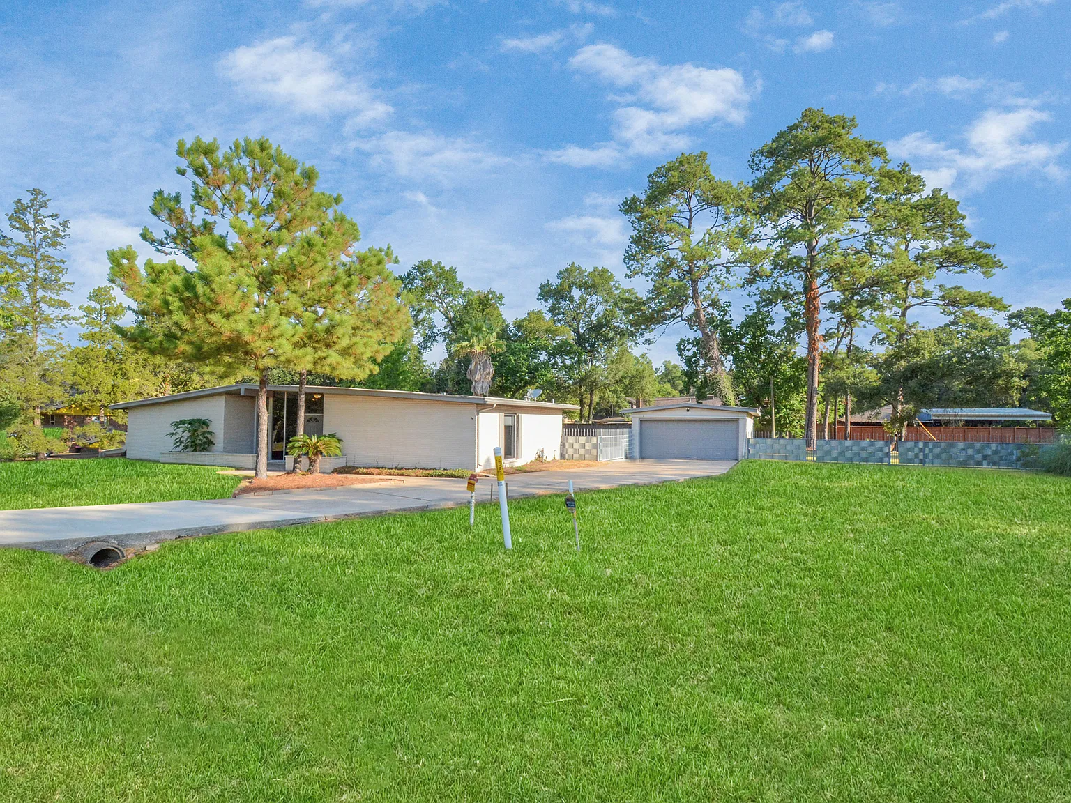 3 bed, 2156 sqft, $2,400 — Photo 2