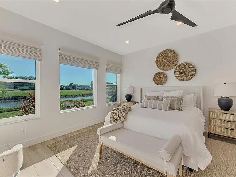561 Fallbrook Dr — Photo 28