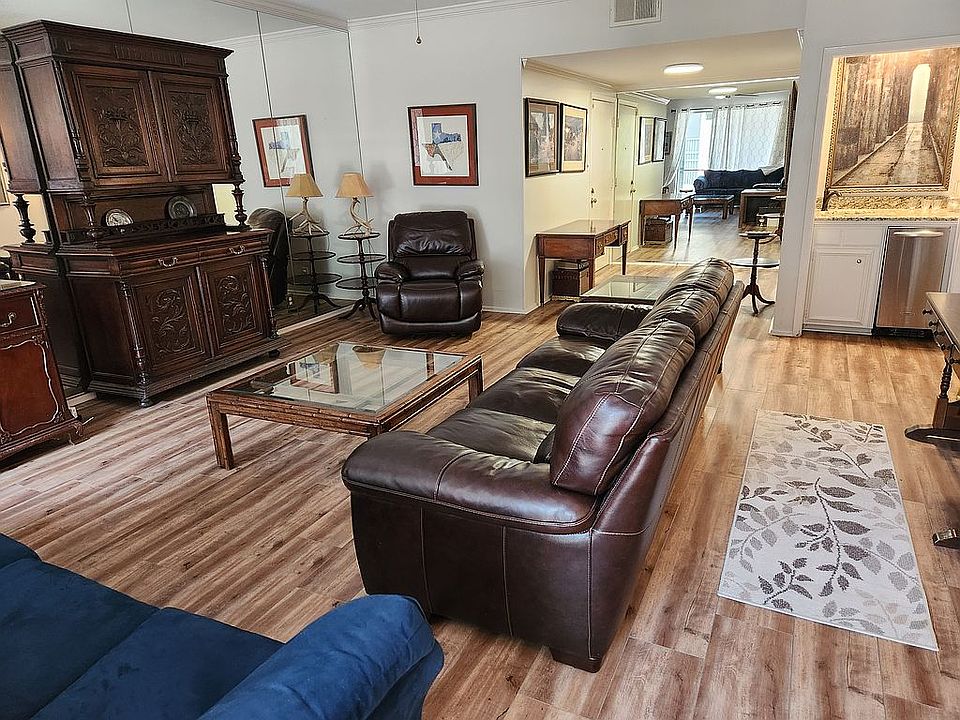 Liv Room 19x17 feet