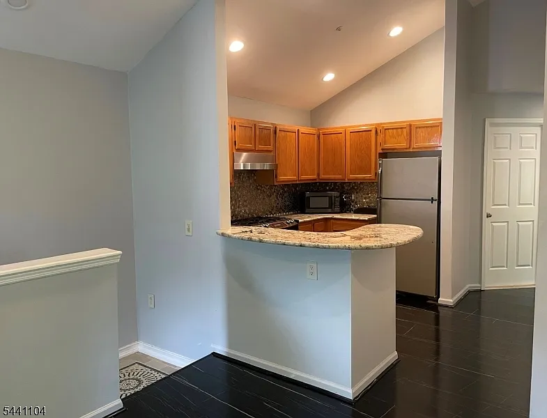 2 bed, 1.0 bath, $2,500 — Photo 3