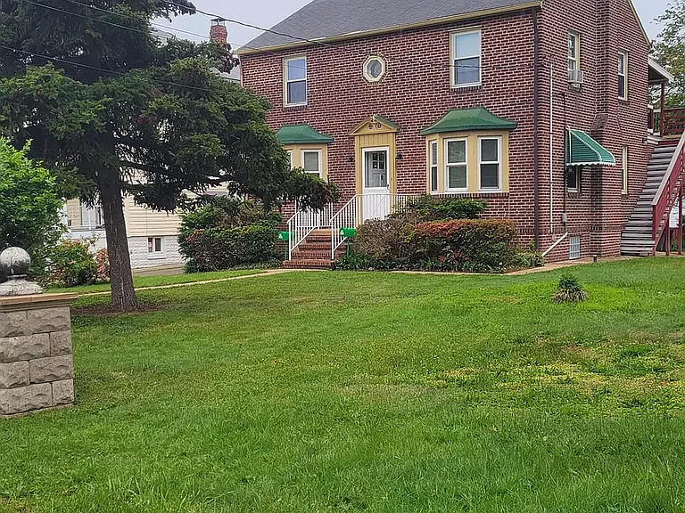 1253 Circle Dr #1 — Photo 1