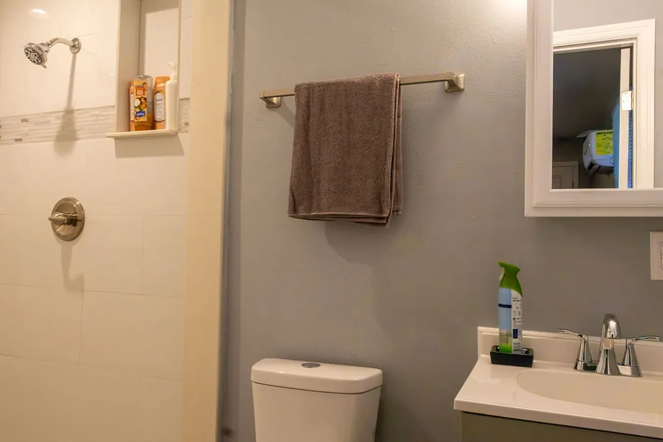 4 bed, 1450 sqft, $5,299 — Photo 2