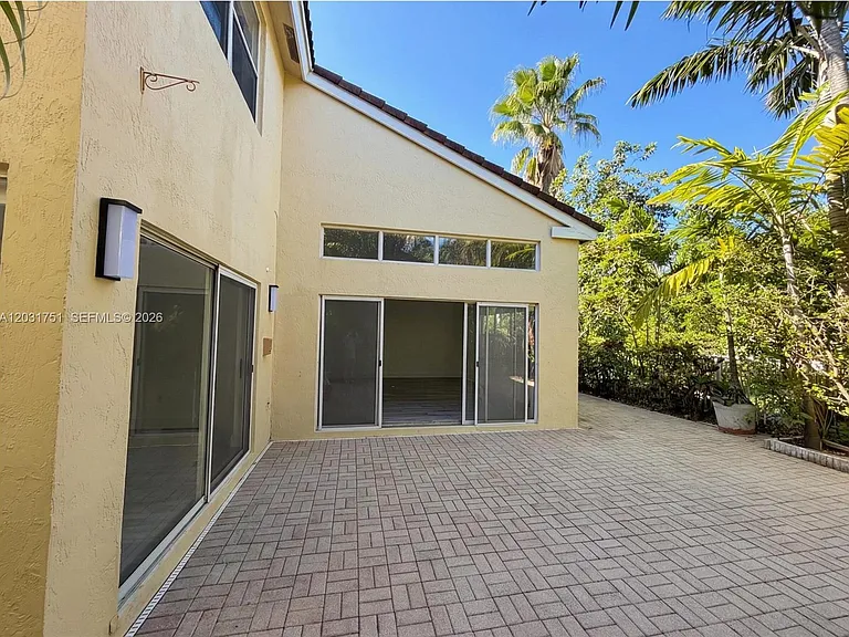 1145 W Lake St — Photo 36